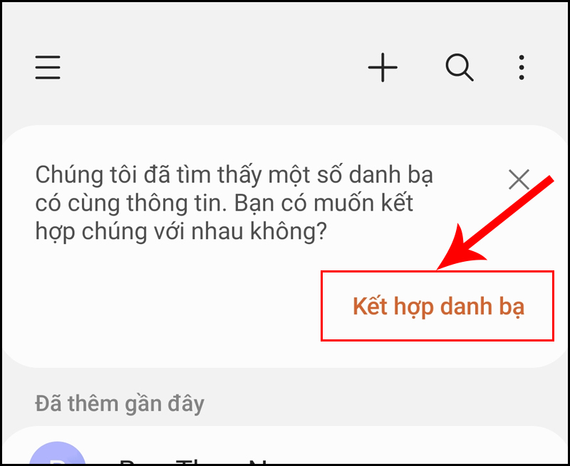 Chọn Kết hợp danh bạ trên ô thông báo khi vừa mở Danh Bạ